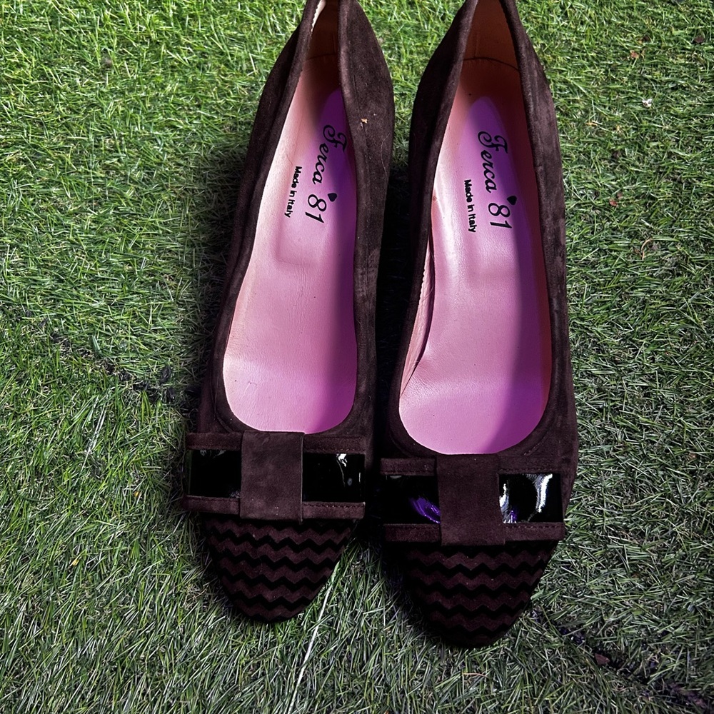 NWOB Ferns 81 Chocolate Brown Sued